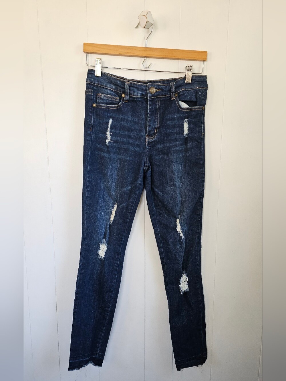 V 19-68 Dark Blue Distressed Skinny Jeans